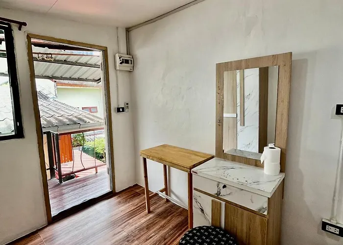 Chubbi 5 Room24 Apartment Bangkok